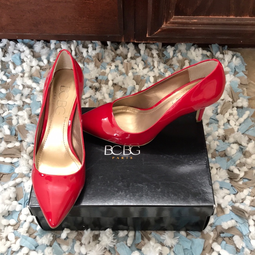 Beautiful lipstick red patent leather bcbg heels